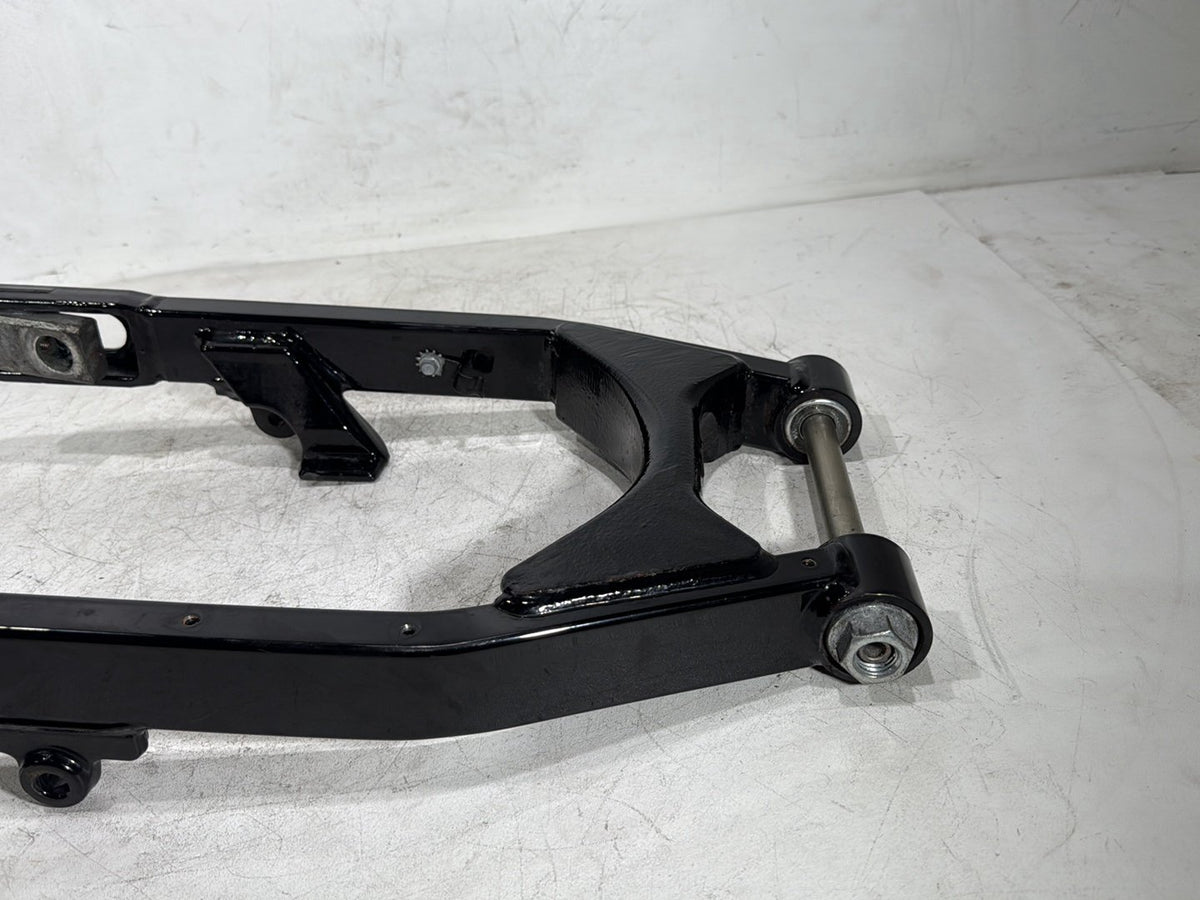 2014 Harley Dyna Low Rider FXDL OEM Rear Fork Swingarm Swing Arm 47820-10