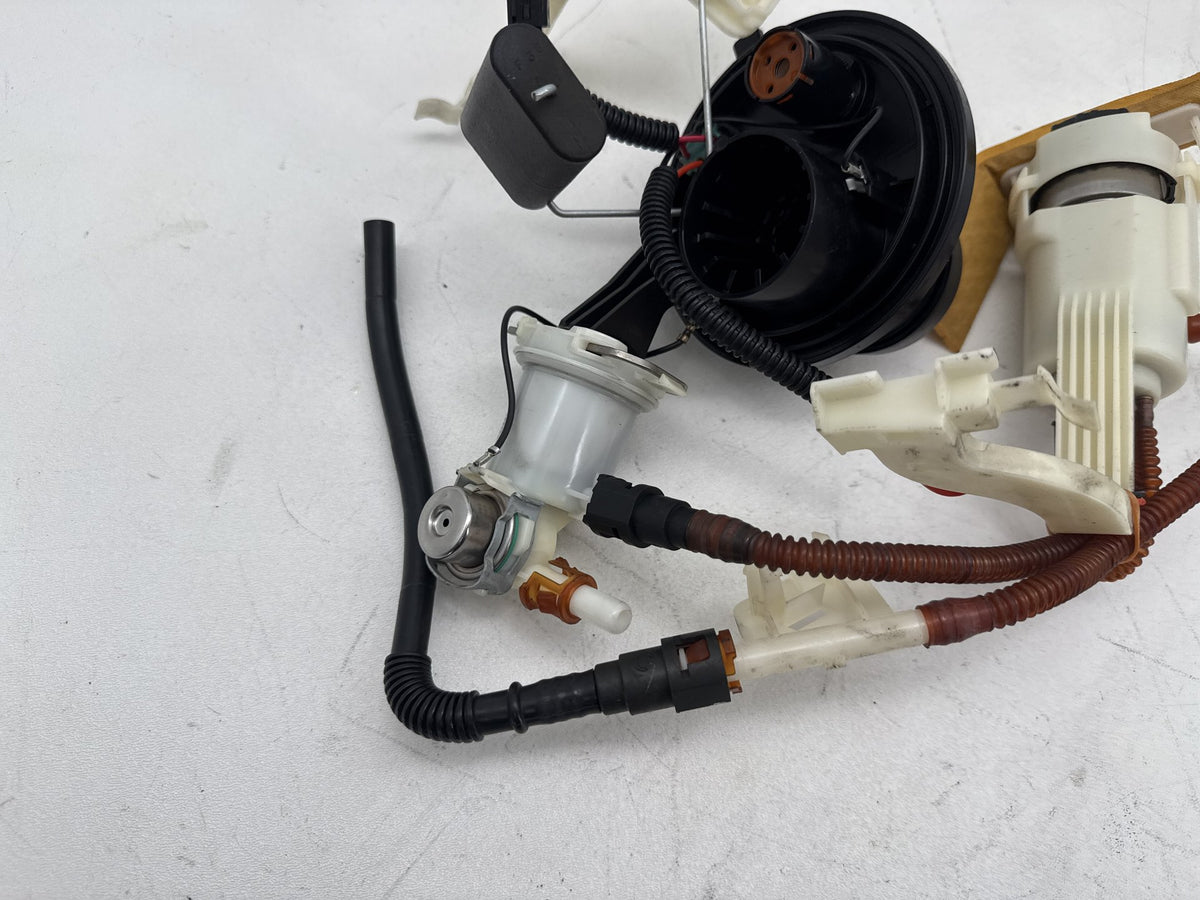 09 Harley Electra Glide Touring Ultra OEM Fuel Pump Gas Gasoline Petrol Sending