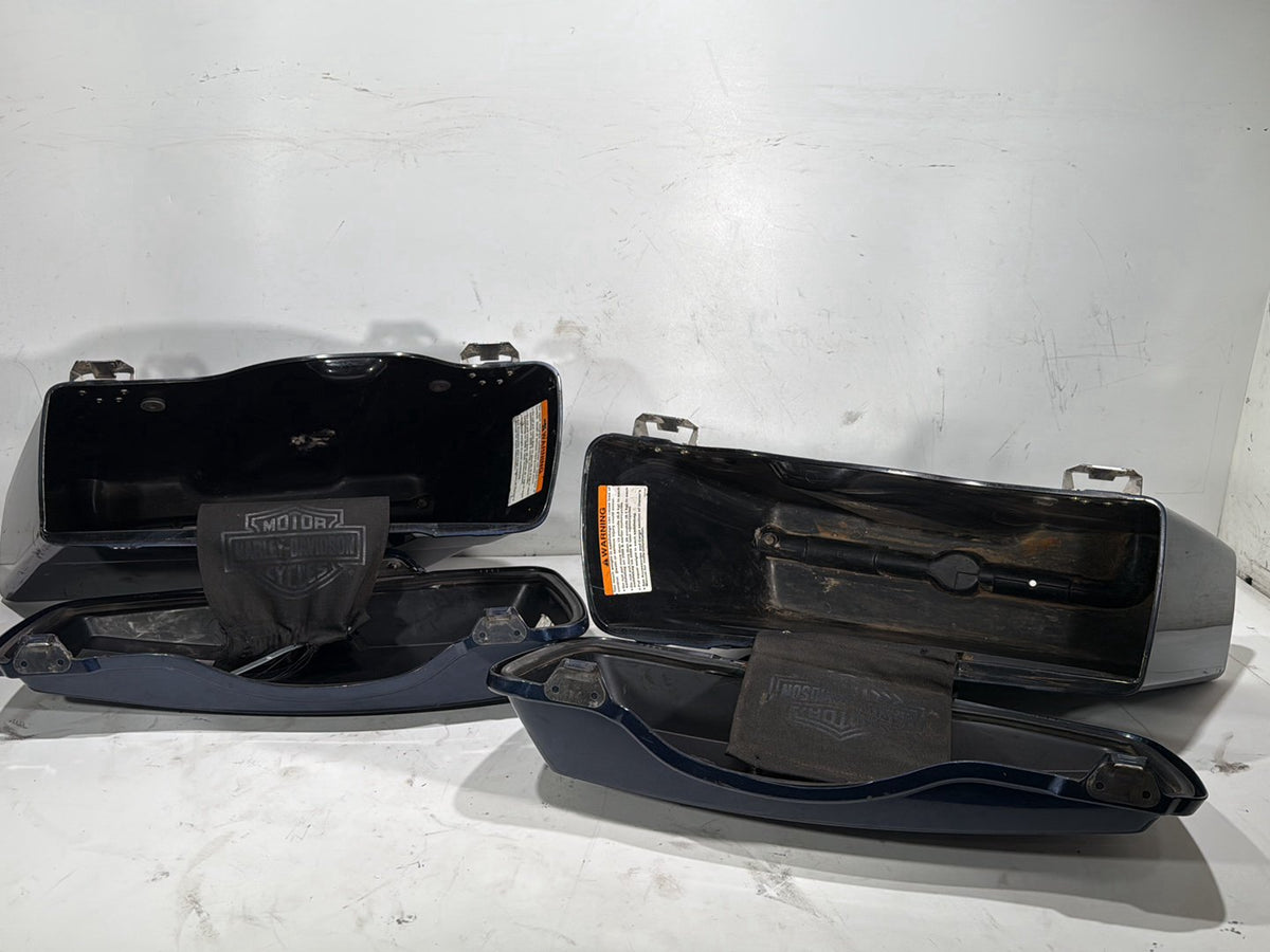 2009 Harley Street Glide Touring FLHX OEM Left Right Saddlebags Luggage NOKey