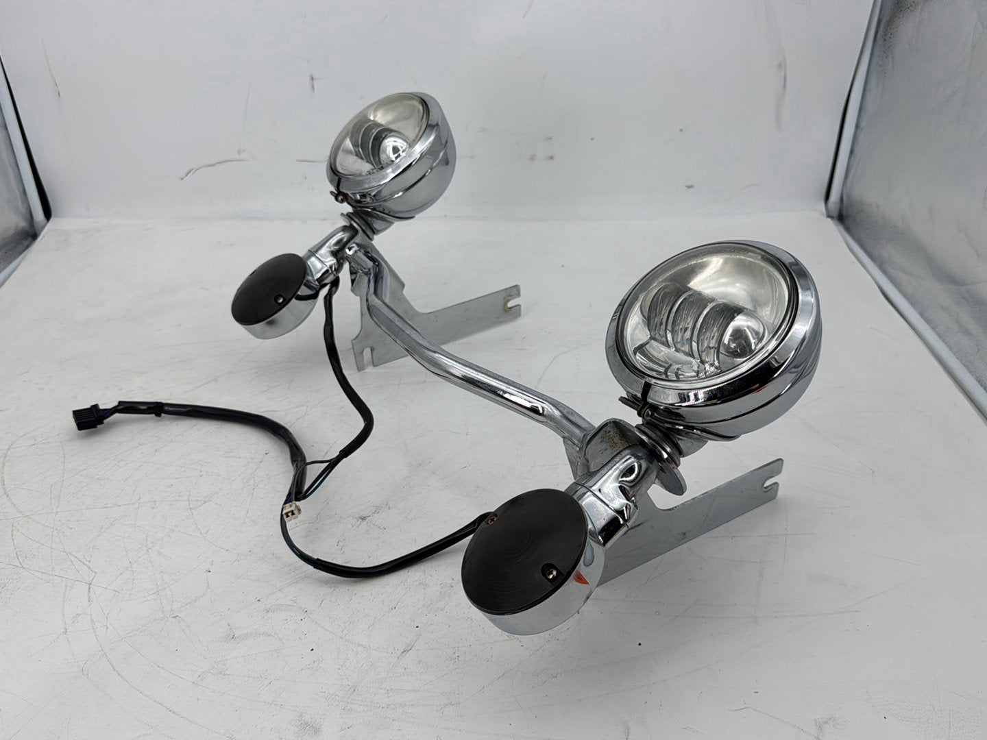 1999 - 2006 Harley-Davidson Touring Electra Glide Classic Front Turn Signal Indicators Aux Light Bar 68712-94A