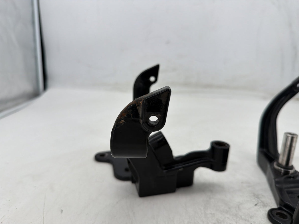 2001 Harley Heritage Softail Classic Left Right Foot Rest Peg Support Bracket