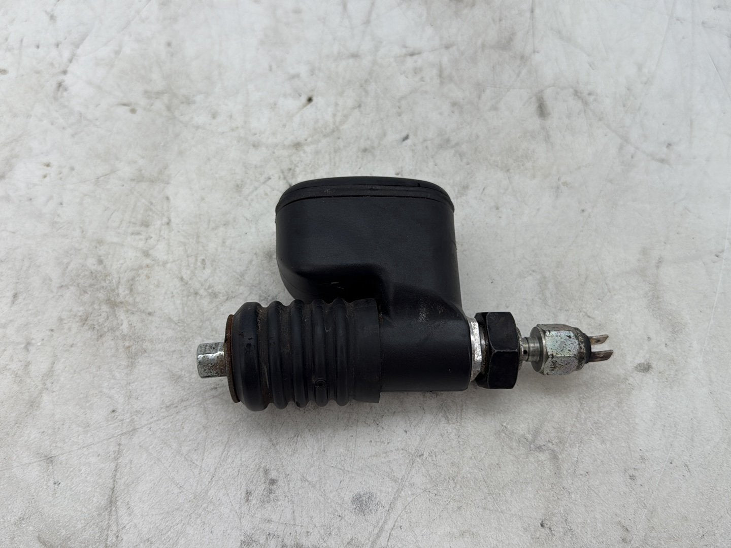 2012 Harley Dyna FXDF Fat Bob OEM Rear Brake Master Cylinder Reservoir