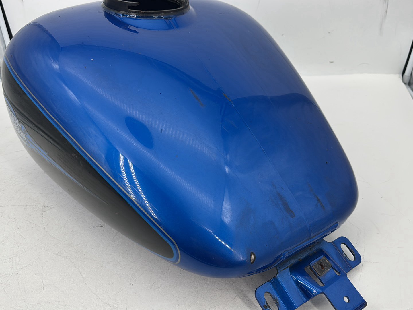 2008 Harley Touring FLHT Electra Glide OEM Fuel Gas Tank Gasoline Reservoir