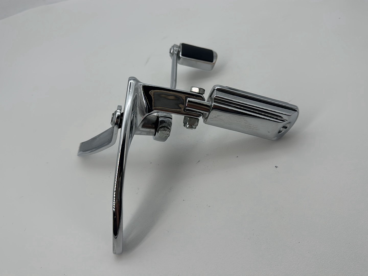 1999 - 2006 Harley-Davidson Dyna Wide Glide Left Driver Foot Controls Peg Rest  	33693-93