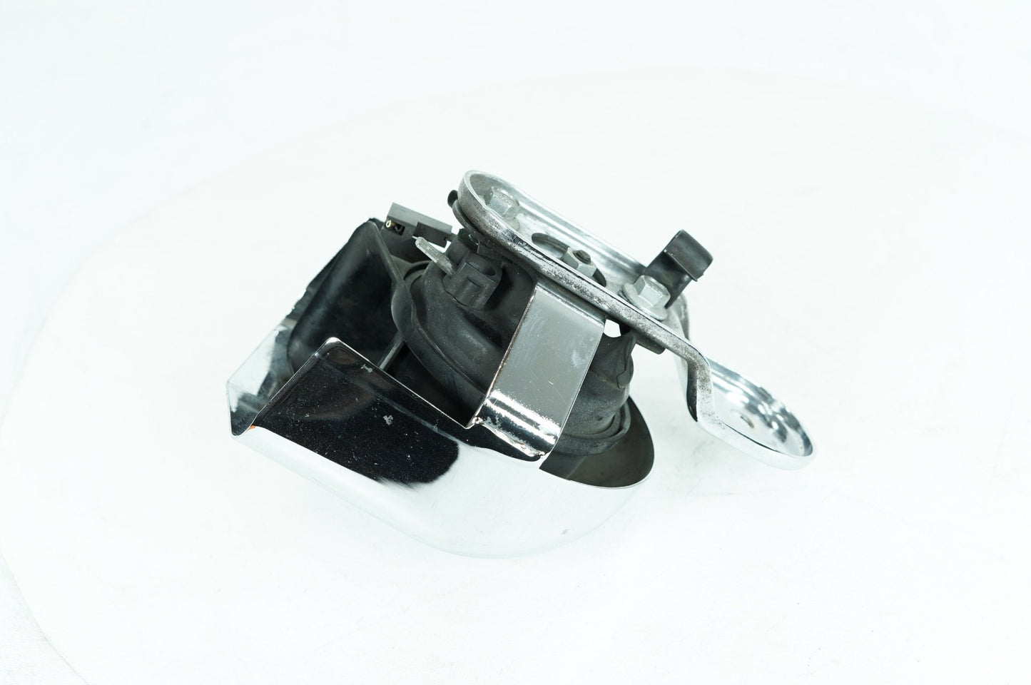 2011 Harley Touring FLHRC Road King Classic OEM Horn Signal Klaxon Chrome Cover