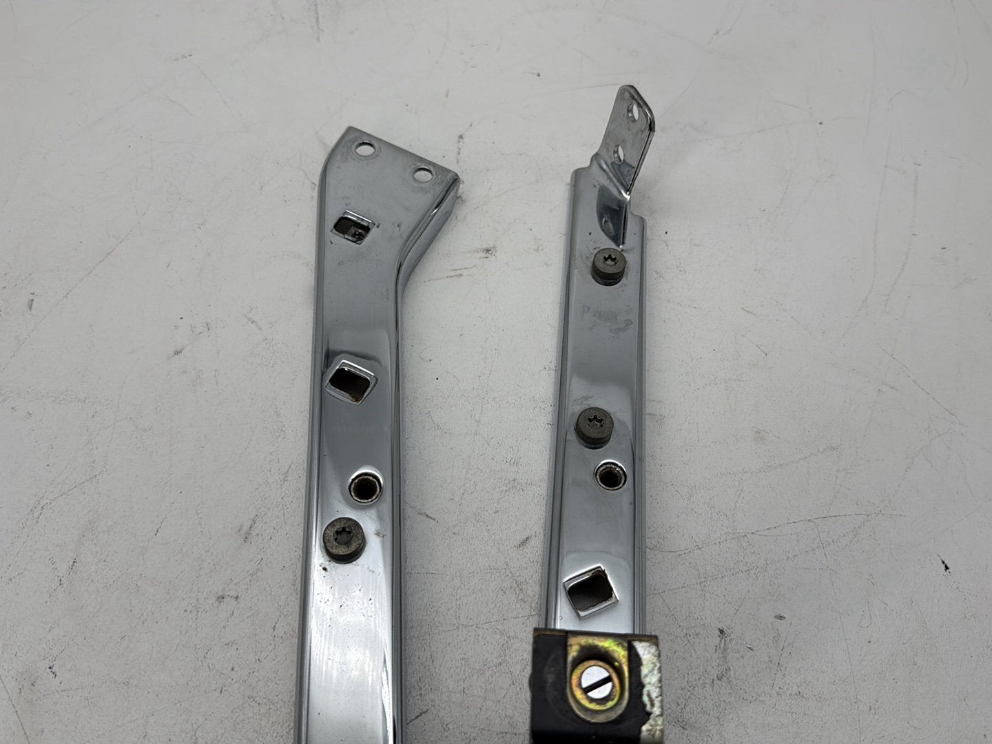 2006 Harley Touring FLHTCI Electra Glide Classic OEM Rear Left & Right Fender Support Bracket