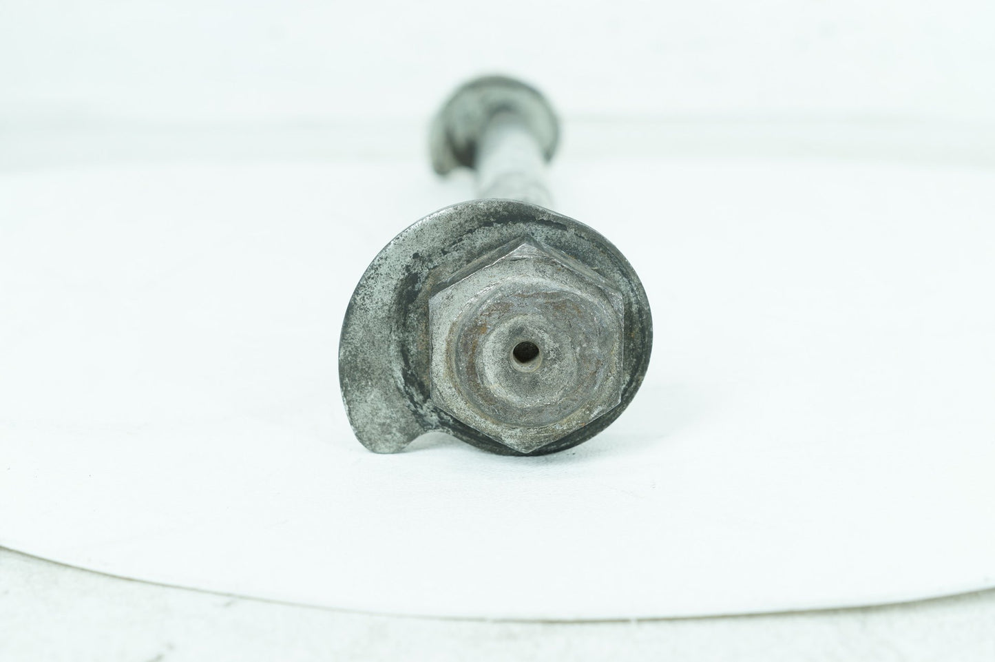 2007 - 2012 Harley-Davidson Touring Road Glide Rear Wheel Axle Bolt Shaft 41056-09