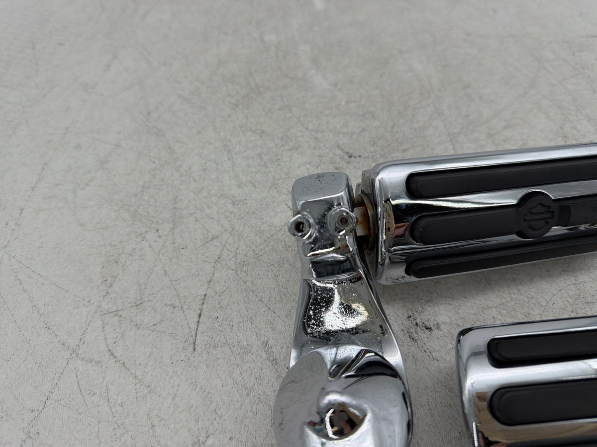 2004 Harley Electra Glide Touring Ultra OEM Front Right Left Highway Foot Pegs