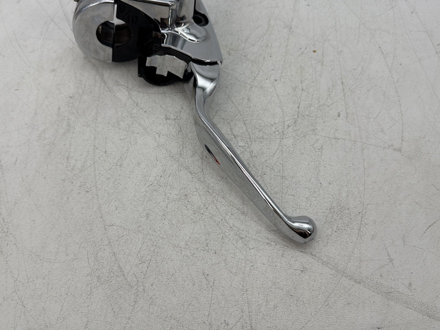 2000 Harley Dyna FXDWG Wide Glide OEM Front Right Brake Lever Master Cylinder