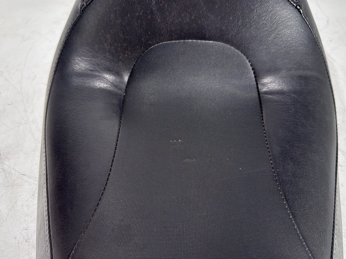 2008 Harley Dyna Fat Bob FXDF OEM Passenger Rider Driver Seat Saddle