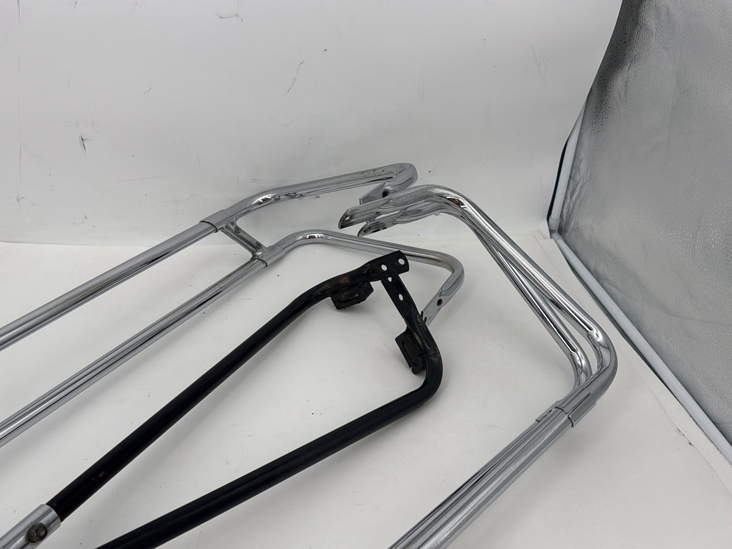 1999 - 2006 Harley-Davidson Touring Electra Glide Classic Rear Left Right Saddlebag Guard Rails Bar 90718-79C