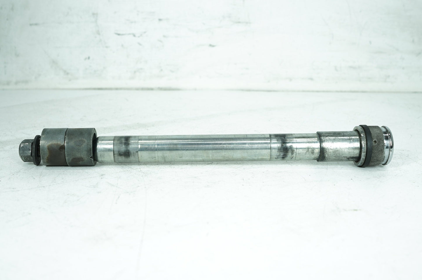 1999 - 2006 Harley-Davidson Touring Electra Glide Classic Front Wheel Axle Bolt Shaft 43364-00