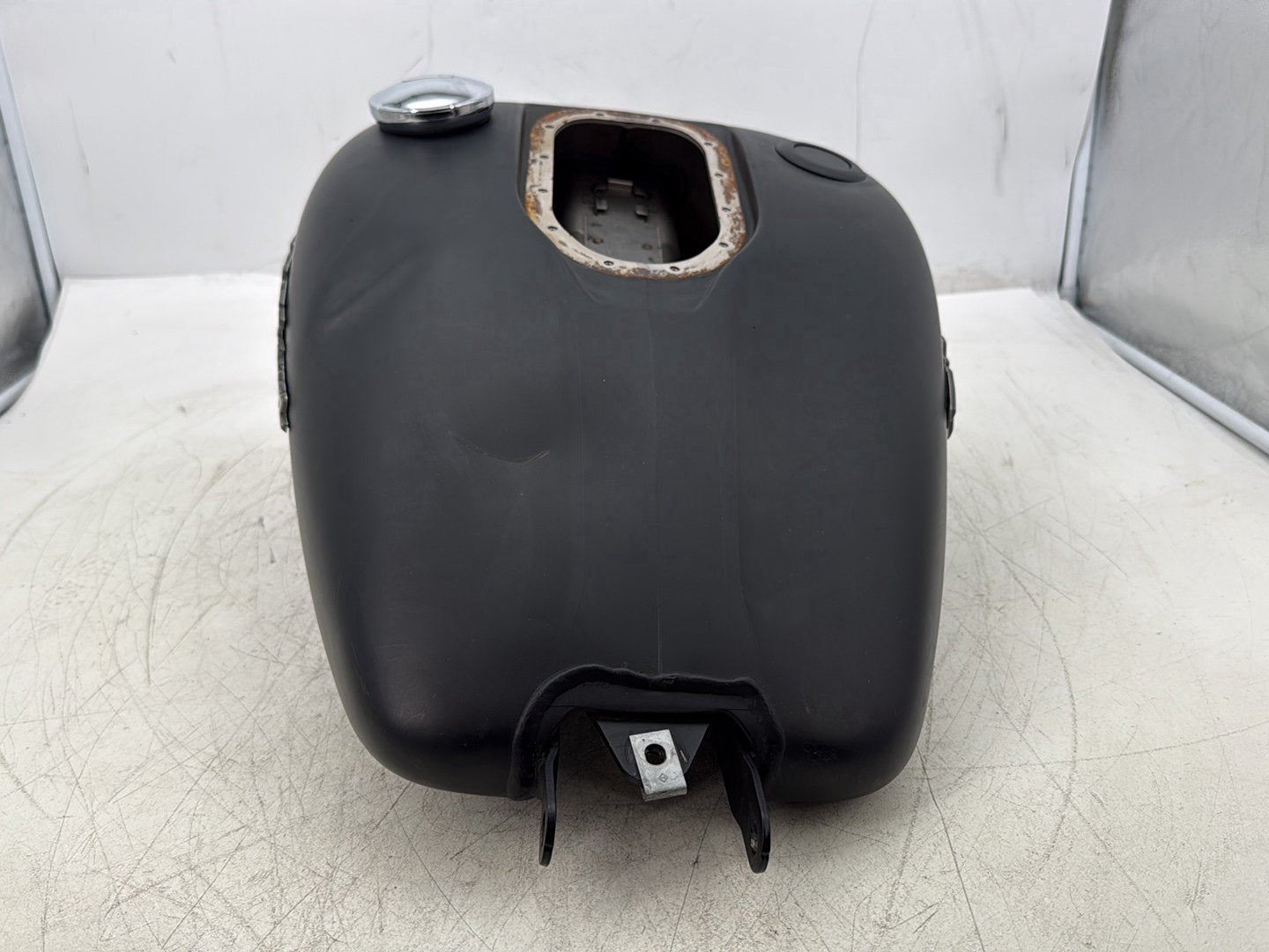 2007 Harley Dyna Street Bob FXDBI OEM Fuel Gas Tank Gasoline Reservoir