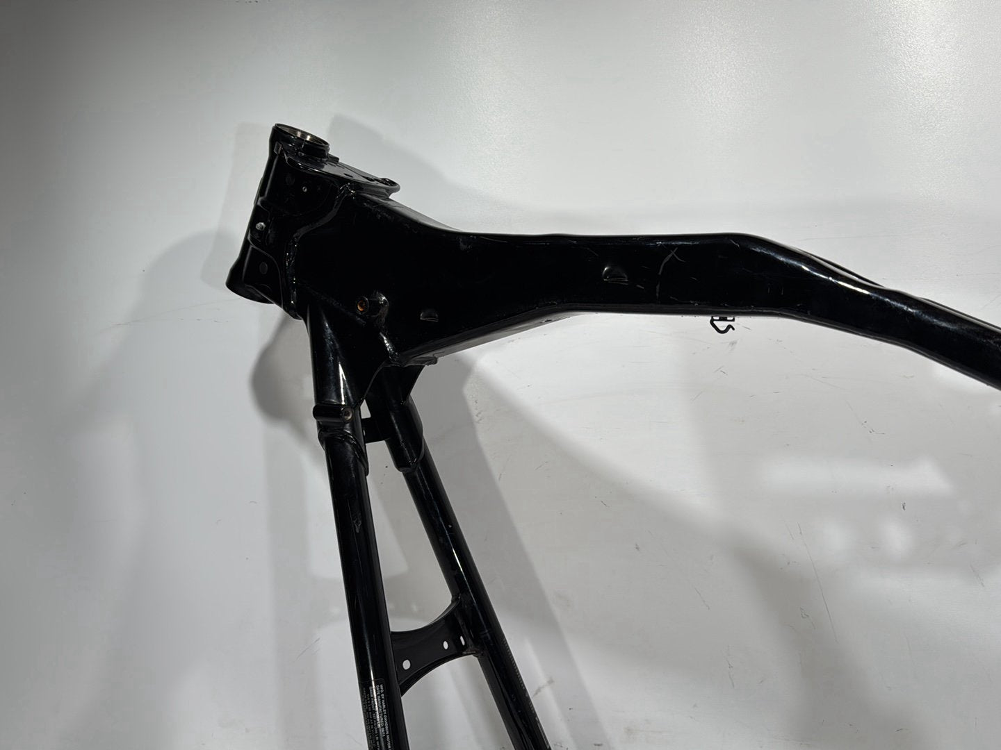 2008 - 2016 Harley-Davidson Touring Street Glide Body Main Frame Chassis SLVG  	47900-11BHP