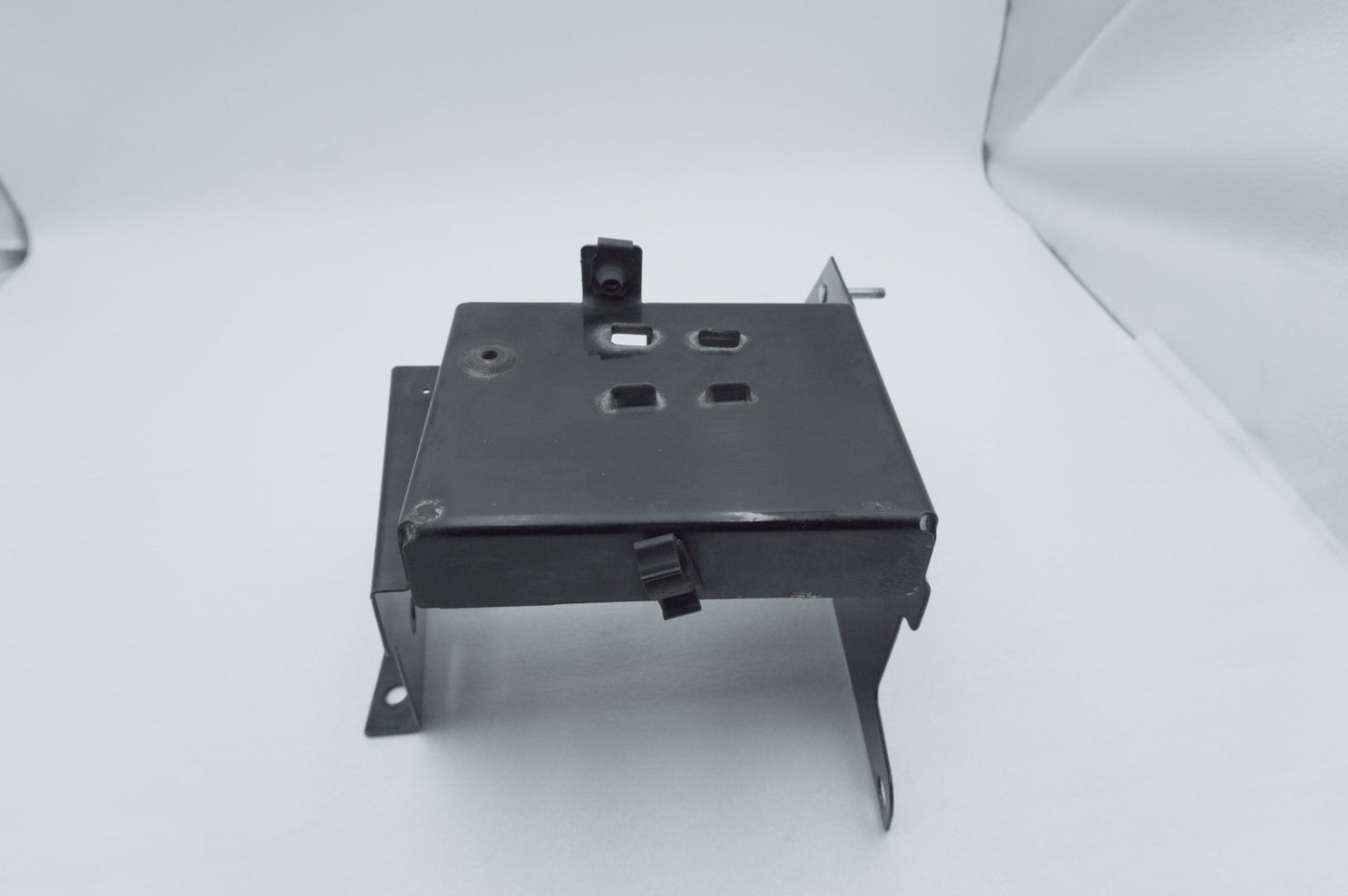 1999 - 2006 Harley-Davidson Touring Electra Glide Battery Tray Bracket Holder Carrier 66281-02A