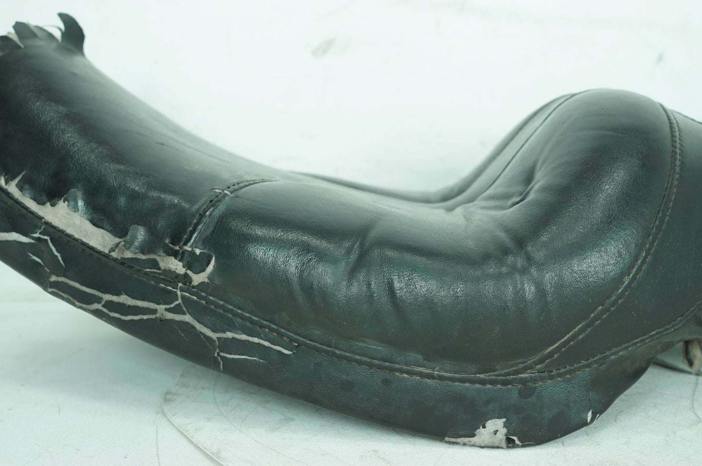 2004 - 2012 Harley-Davidson Sportster Custom Passenger Rider Driver Seat Saddle 51530-04