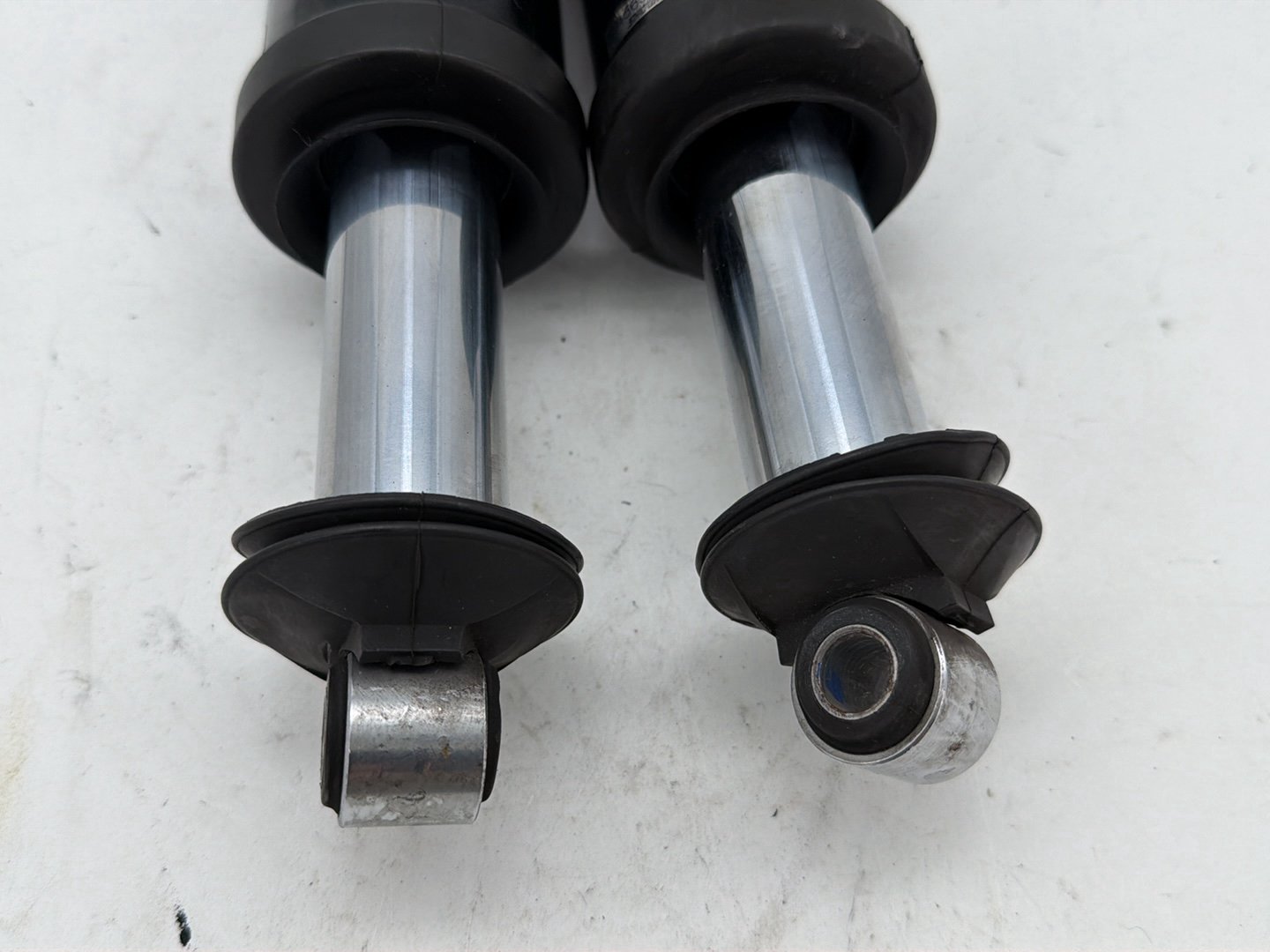2003 Harley Road King Touring FLHRCI Classic OEM Rear Left Right Shock Absorbers