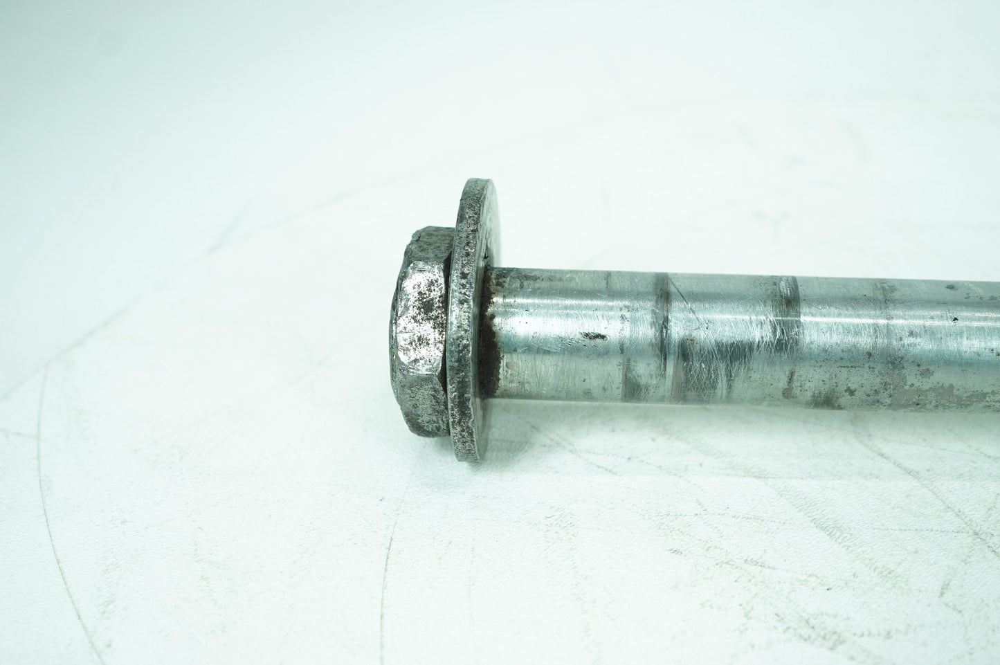 2007 - 2011 Harley-Davidson Touring Electra Glide Rear Wheel Axle Bolt Shaft 41056-08