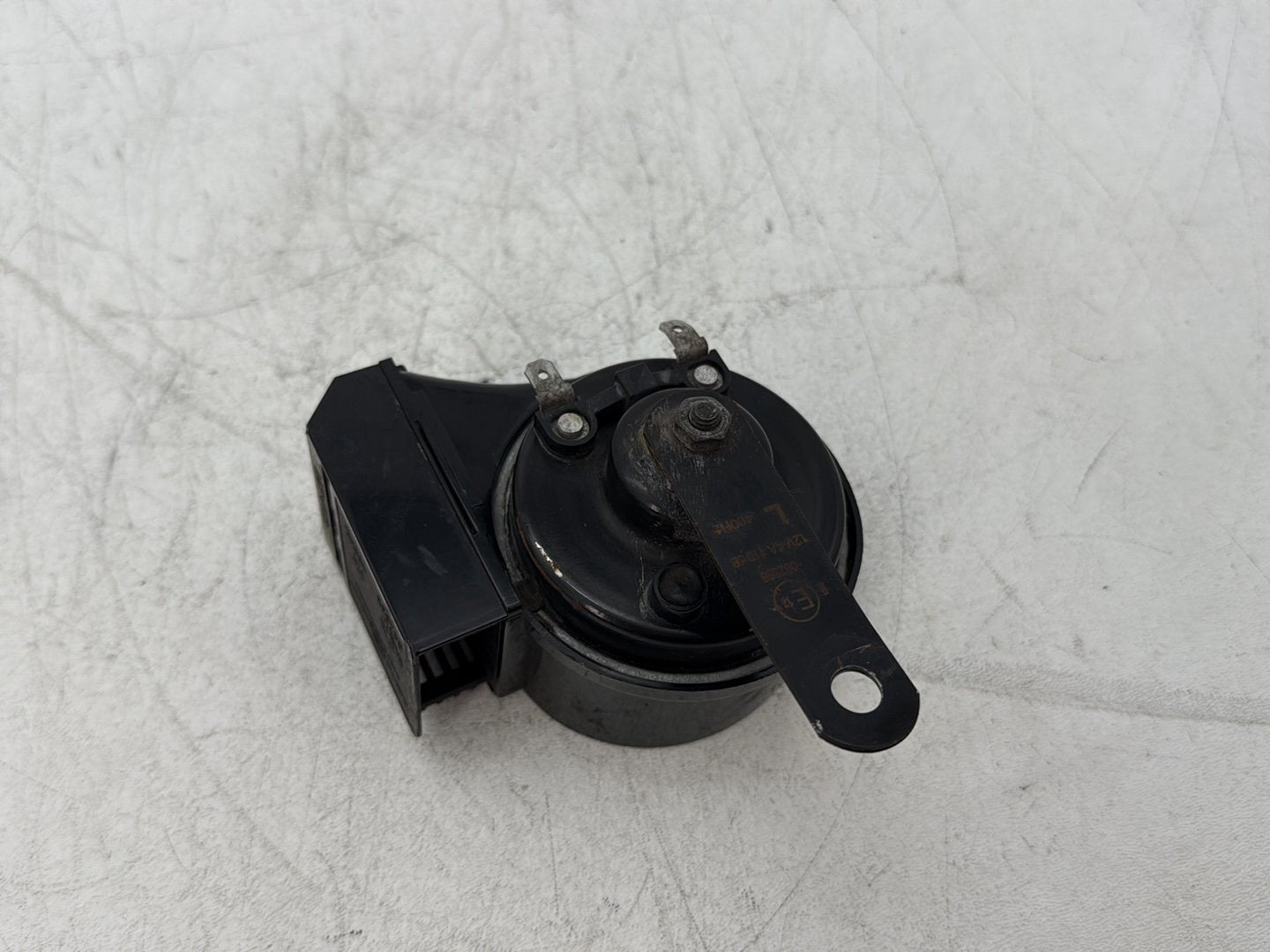2000 Harley Dyna FXDWG Wide Glide OEM Signal Horn Klaxon Beep