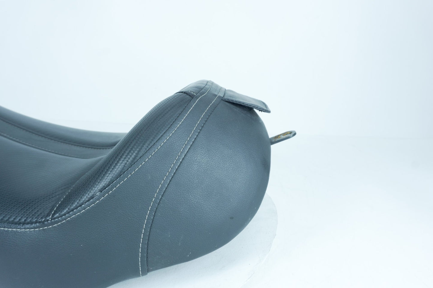 2007 - 2012 Harley-Davidson Dyna Street Bob Rider Driver Solo Seat Pillion SADDLEMEN