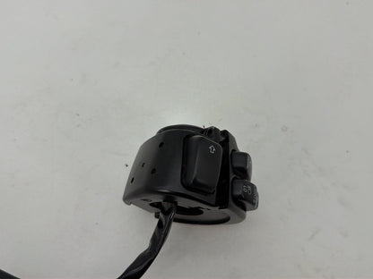 1999 - 2006 Harley-Davidson Touring Road King Left Turn Signal Headlight Switches Controls  	71685-06A