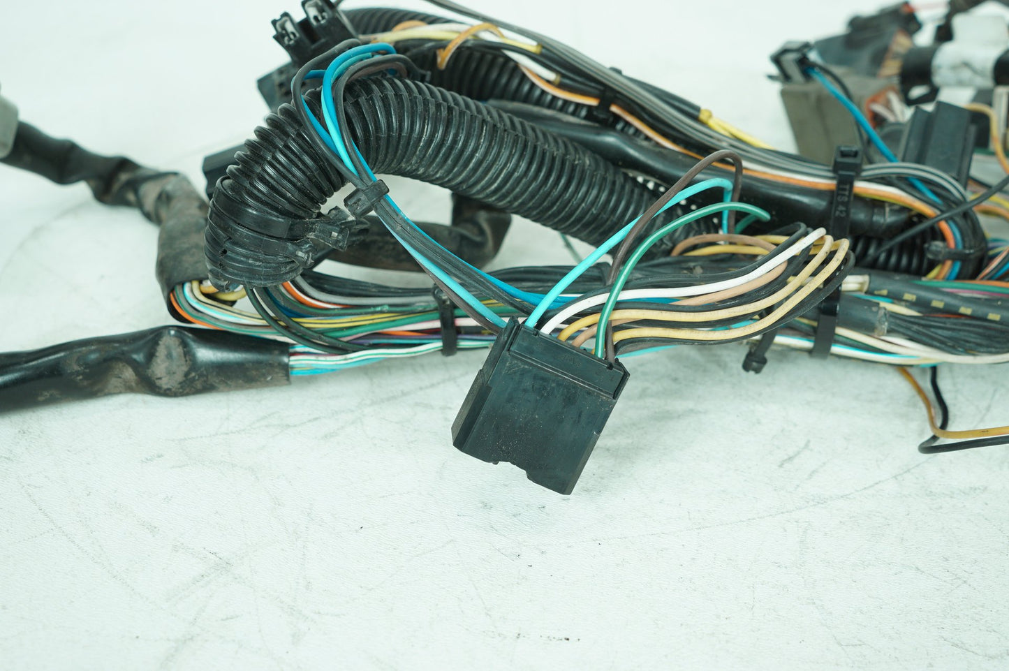 1999 - 2006 Harley-Davidson Touring Electra Glide Classic Front Sub Wiring Harness Loom Interconnect 70232-00