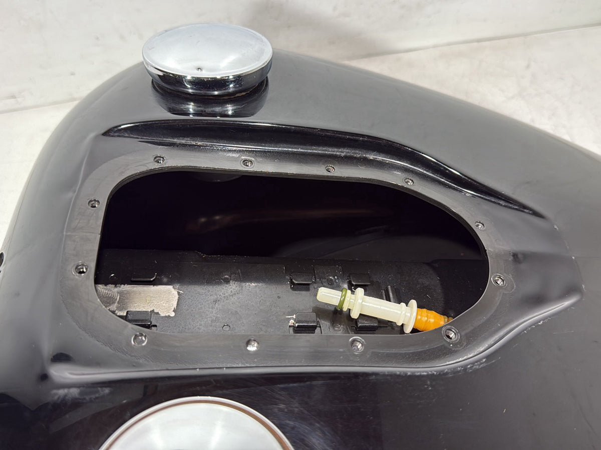 2009 Harley Dyna Street Bob FXDB OEM Fuel Gas Tank Gasoline Reservoir