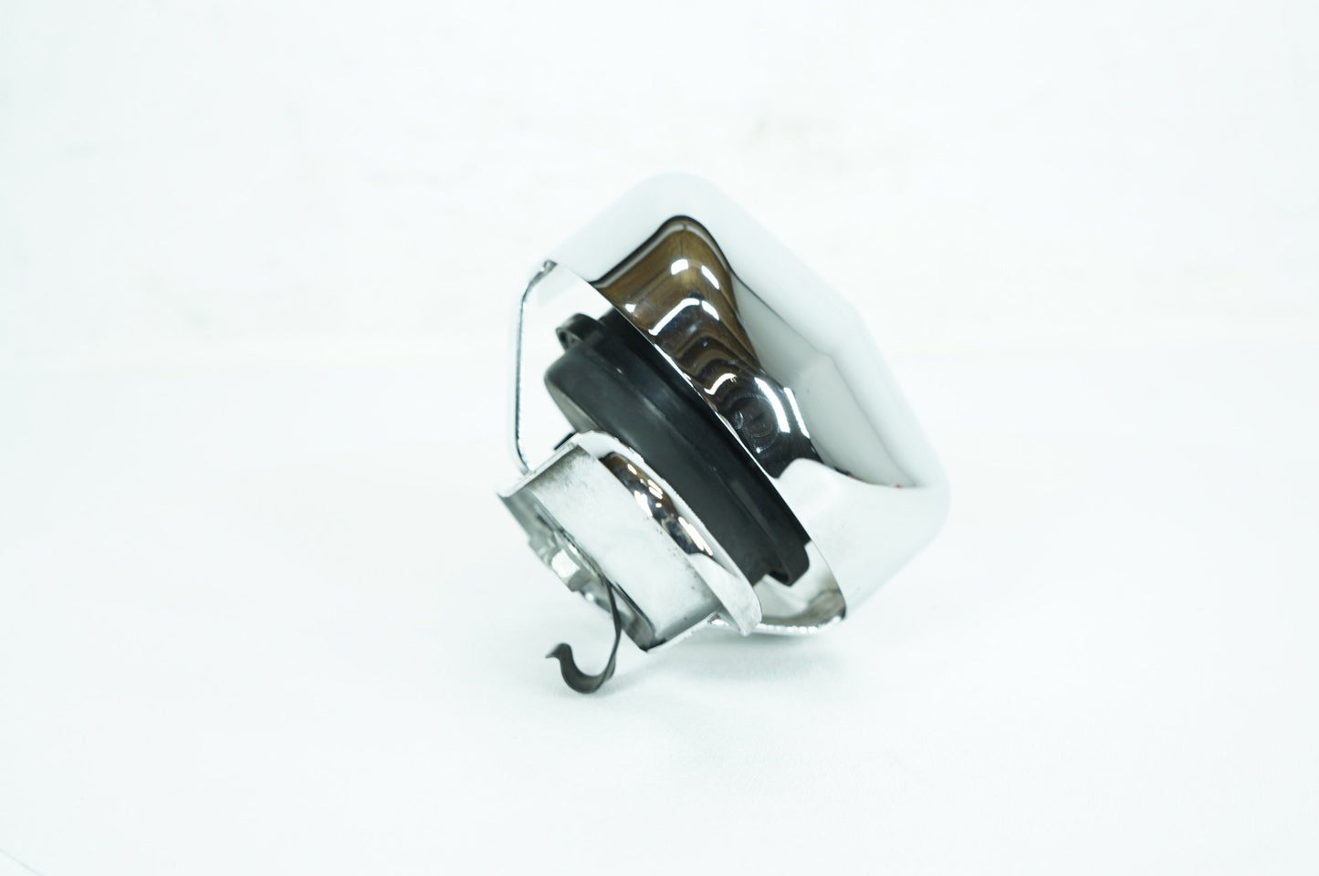 2007 - 2017 Harley-Davidson Dyna Super Glide Custom Horn Signal Klaxon Chrome Cover 69012-93A