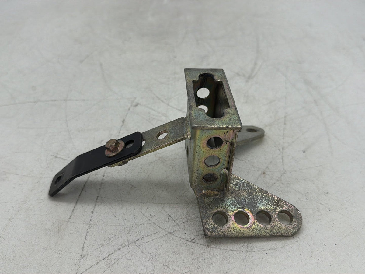 2006 Harley Electra Glide Touring Ultra FLHTCUI OEM Driver Rider Backrest Bracket Mount 52589-09A