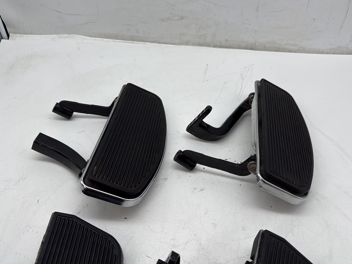 2006 Harley Touring FLHTCI Electra Glide Classic OEM Left Right Driver & Pass Floorboard Foot Rest