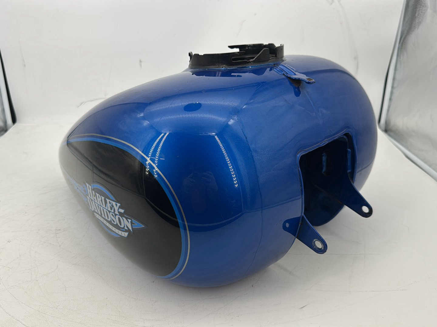 2008 Harley Touring FLHT Electra Glide OEM Fuel Gas Tank Gasoline Reservoir