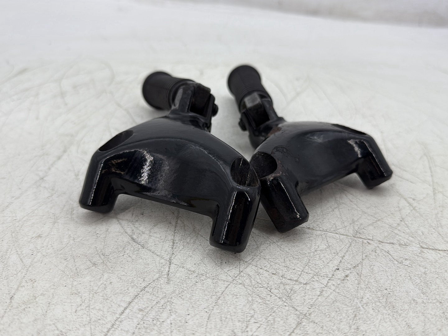 2004 Harley Sportster XL883C 883 Custom OEM Passenger Left & Right Foot Pegs