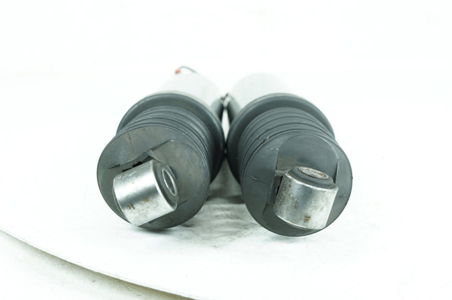 2007 - 2012 Harley-Davidson Touring Street Glide Rear Left Right Shock Absorbers   54662-02A
