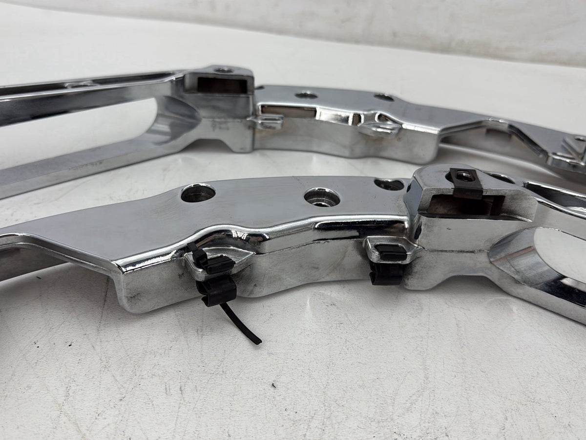 2017 Harley Road Glide Touring OEM Left Right Saddlebag Fender Struts Brackets