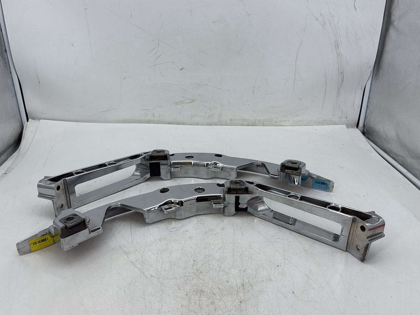 18 Harley Electra Glide Touring OEM Left Right Saddlebag Fender Struts Brackets