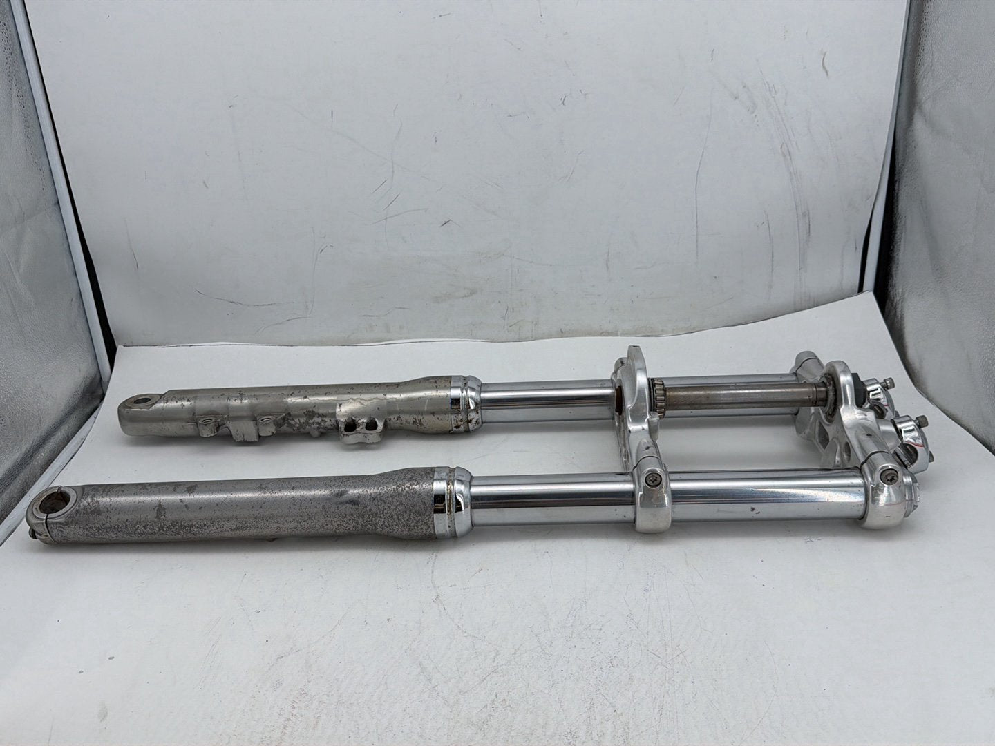 2009 Harley Dyna Street Bob FXDB OEM Front Triple Tree Set & LH RH Fork Legs Sliders