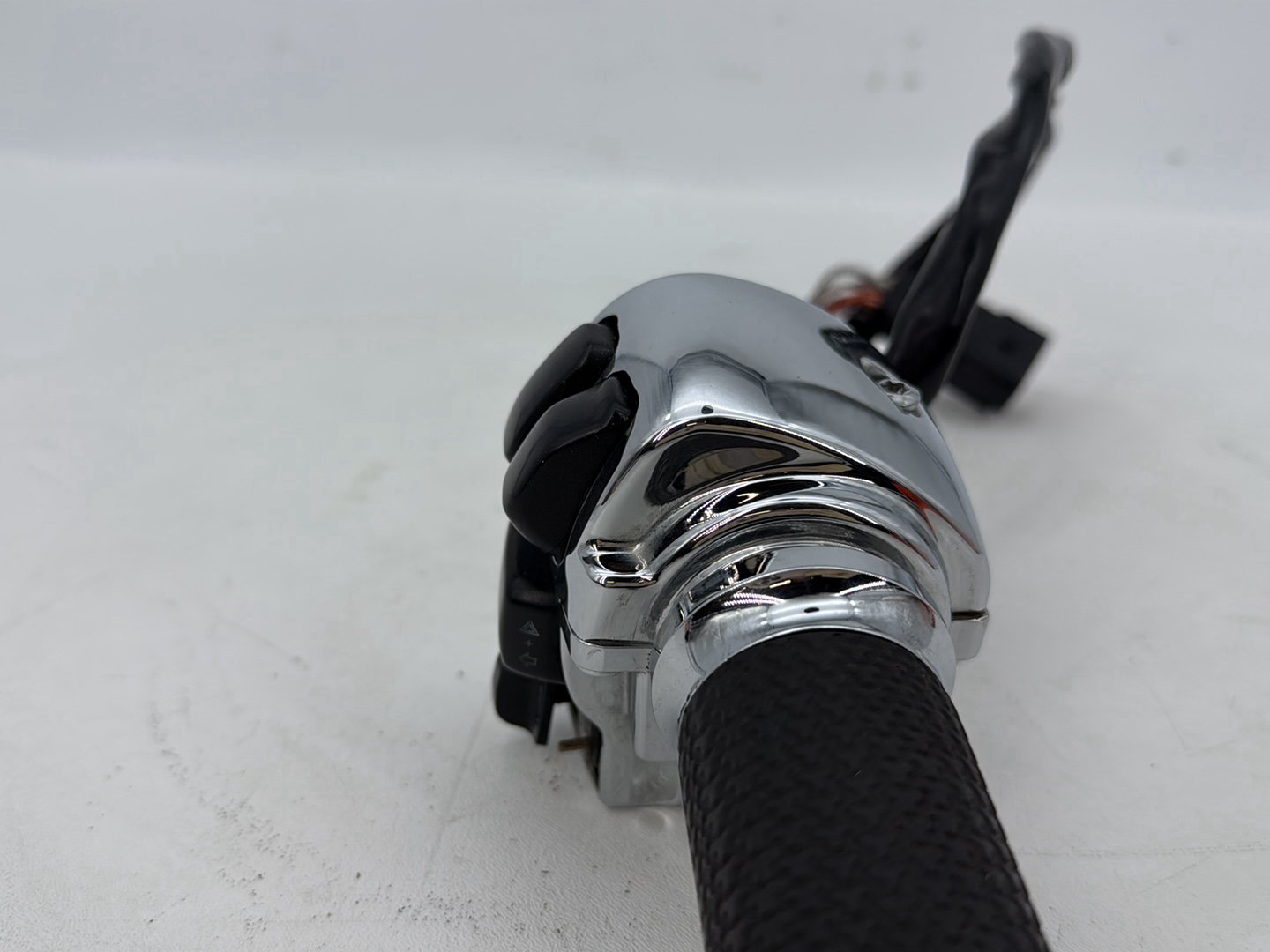 2007 - 2011 Harley-Davidson Touring Electra Glide Ultra Right Engine Start Kill Switches Controls 71684-06A