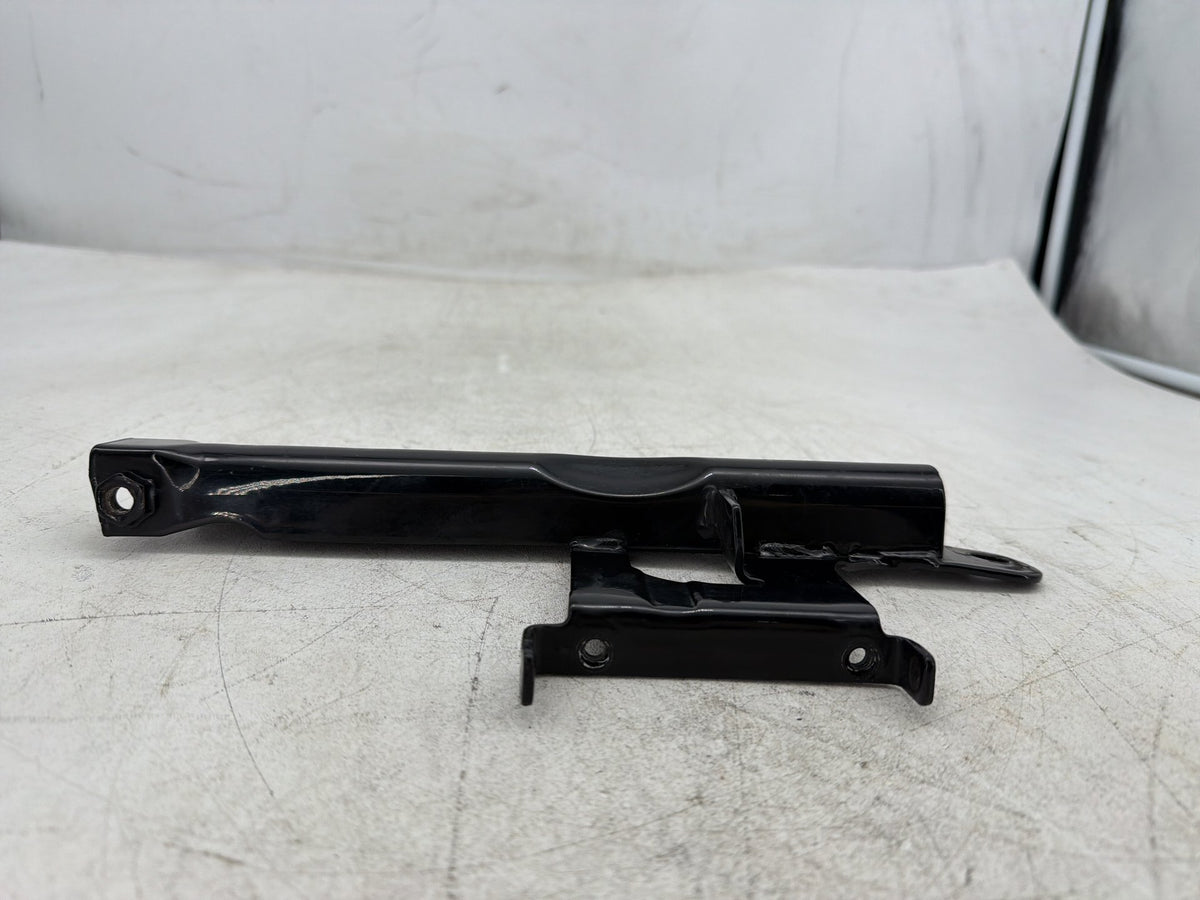 2004 Harley Heritage Softail Classic OEM Seat Bracket Mount Support Mounting