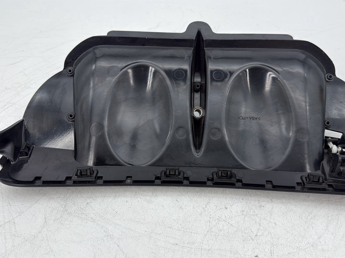 2015 Harley Touring FLHXS Street Glide OEM Front Inner Fairing Air Duct Vent