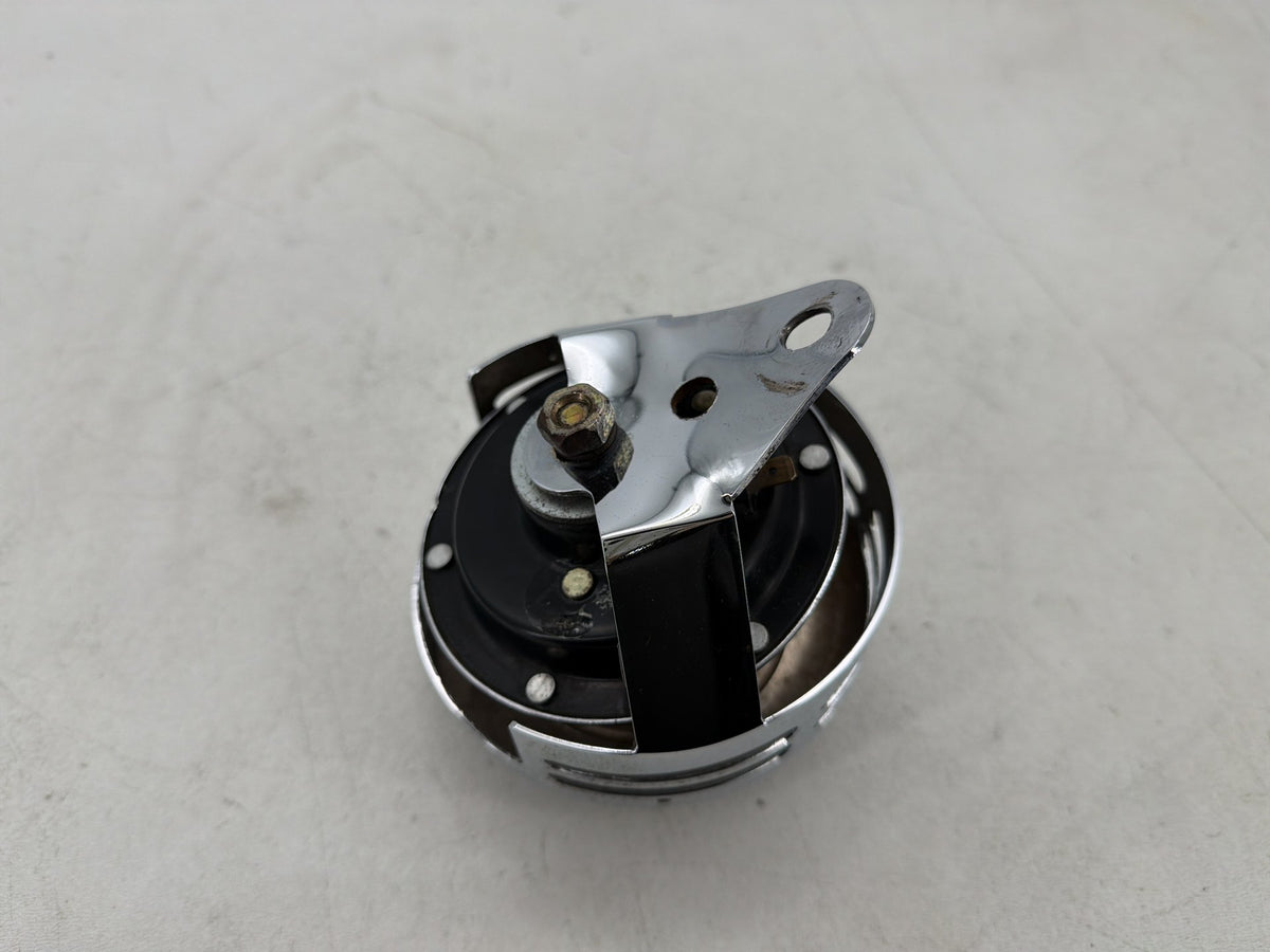 2005 Harley Dyna Wide Glide FXDWG Horn Signal Klaxon Chrome Cover Old Number 7