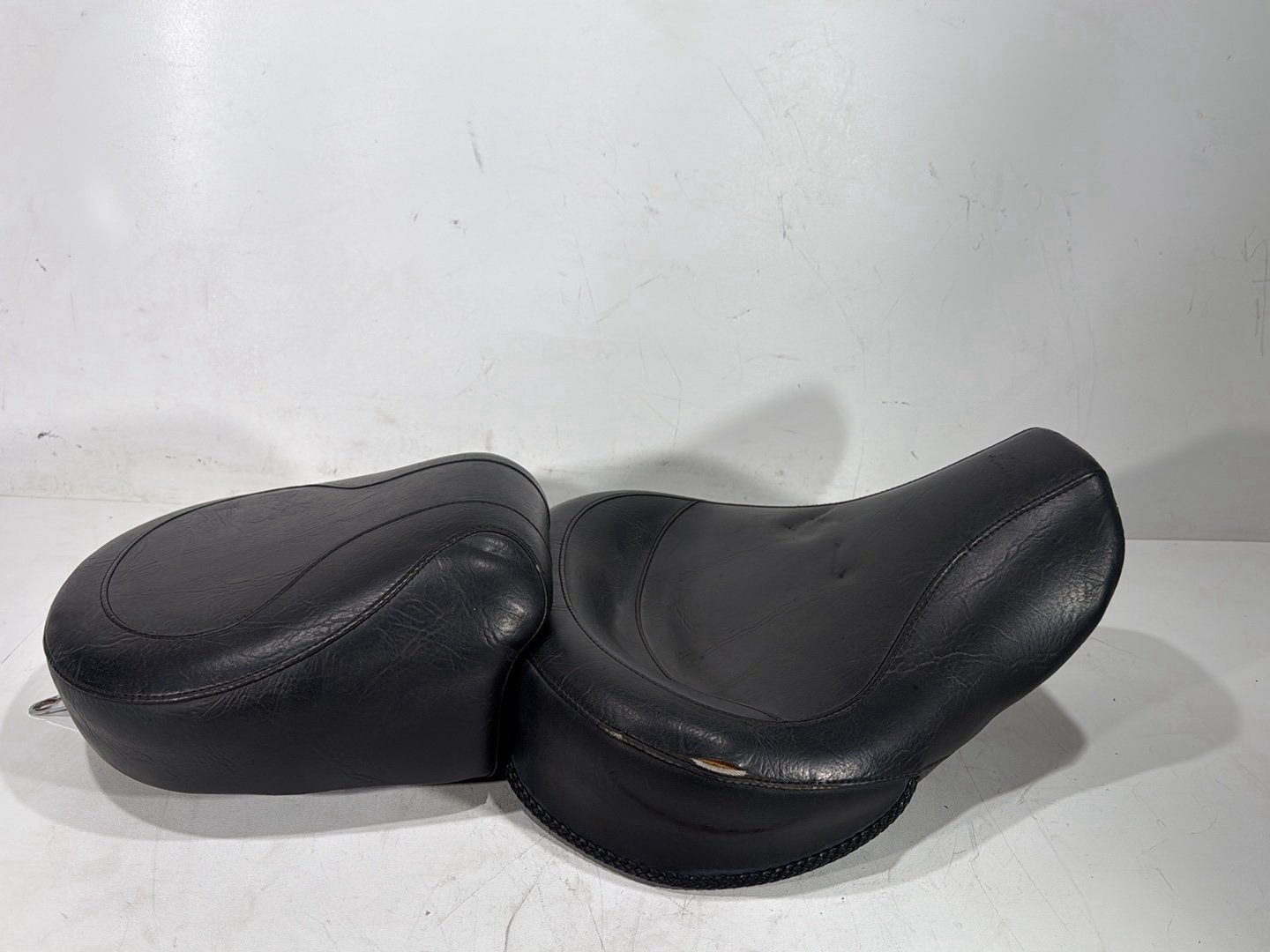 2000 Harley Dyna FXDWG Wide Glide OEM Passenger Rider Driver Seat Saddle