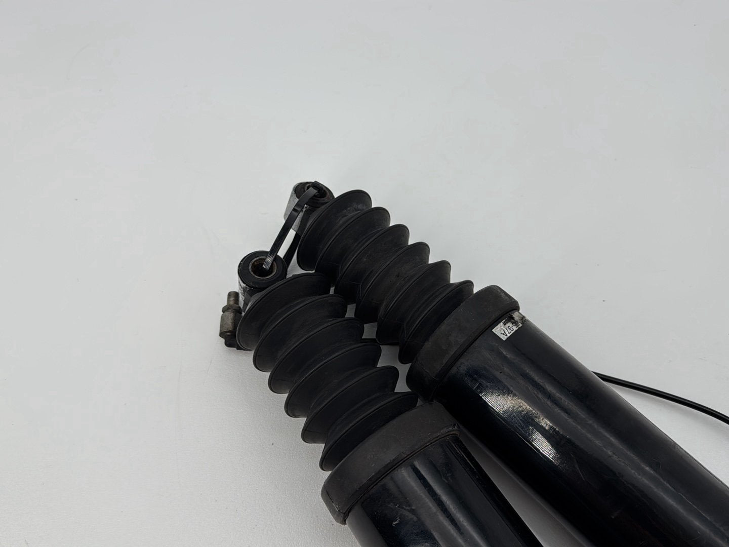1999 - 2006 Harley-Davidson Touring Electra Glide Classic Rear Left Right Shock Absorbers 54565-97A