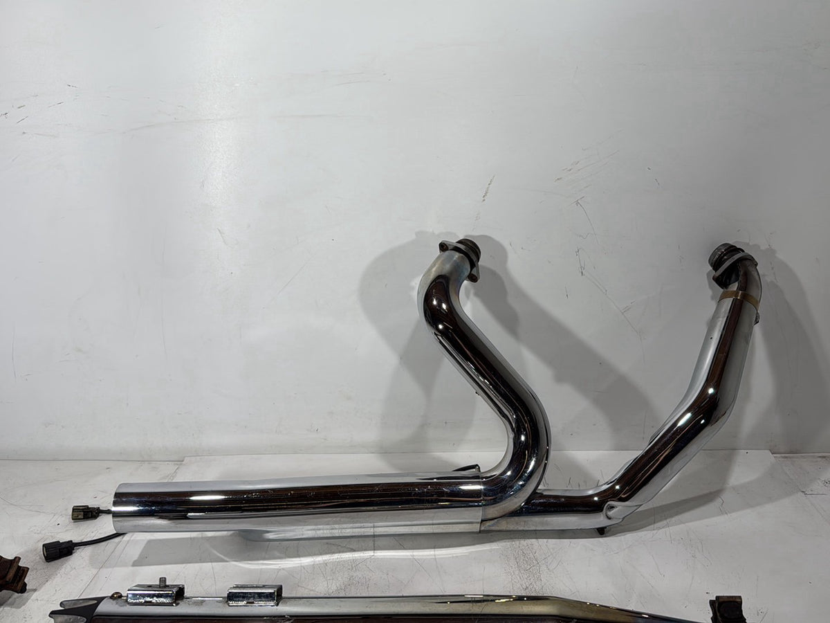 2011 Harley Electra Glide Ultra FLHTK Exhaust Header Pipes Muffler