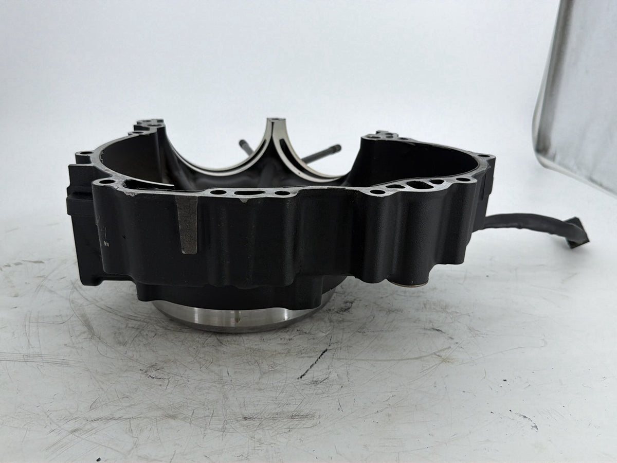2017 Harley Touring FLHXS Street Glide OEM Crankcase Shaft Engine Motor Cover