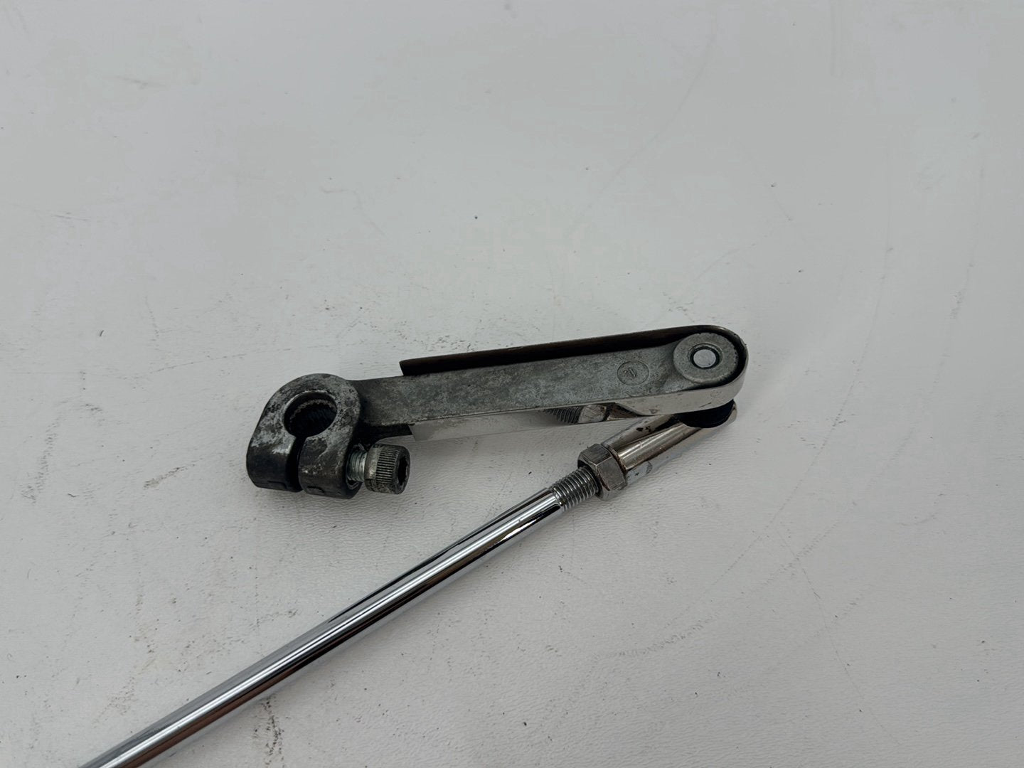 1999 - 2006 Harley-Davidson Dyna Low Rider Gear Shifter Lever Arm w/ Rod linkage 33715-85A