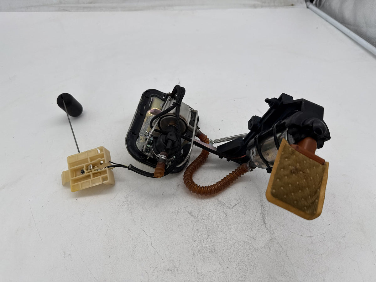 2008 Harley Softail Custom FXSTC OEM Fuel Pump Gas Gasoline Petrol Sending