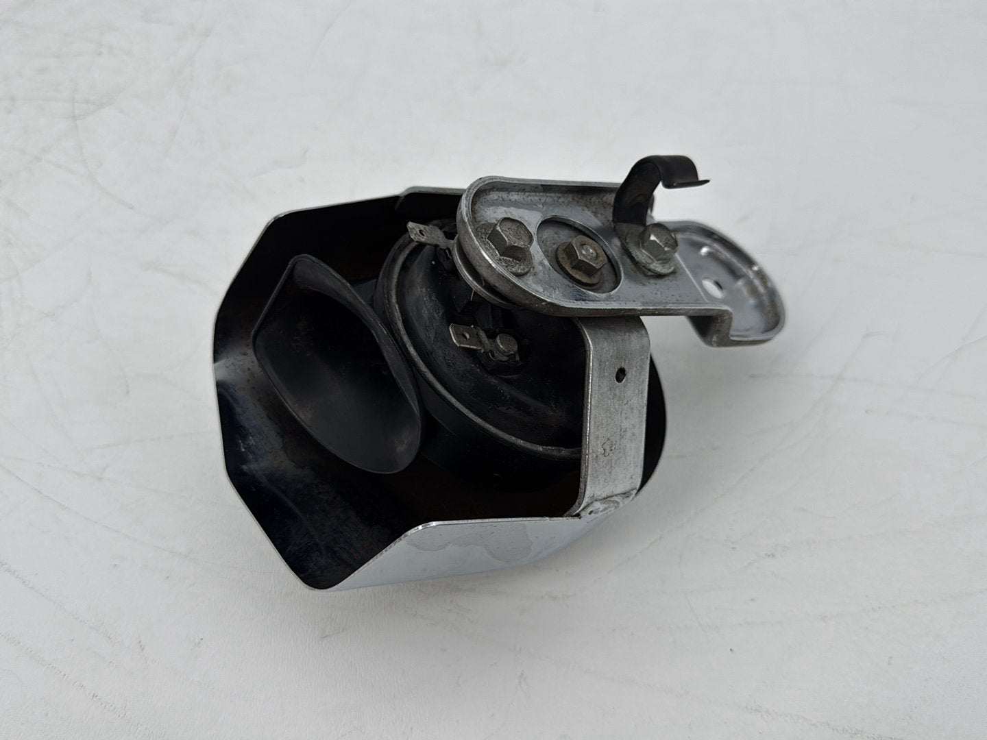 1999 - 2006 Harley-Davidson Touring Electra Glide Classic Horn Signal Klaxon Chrome Cover 69012-93A