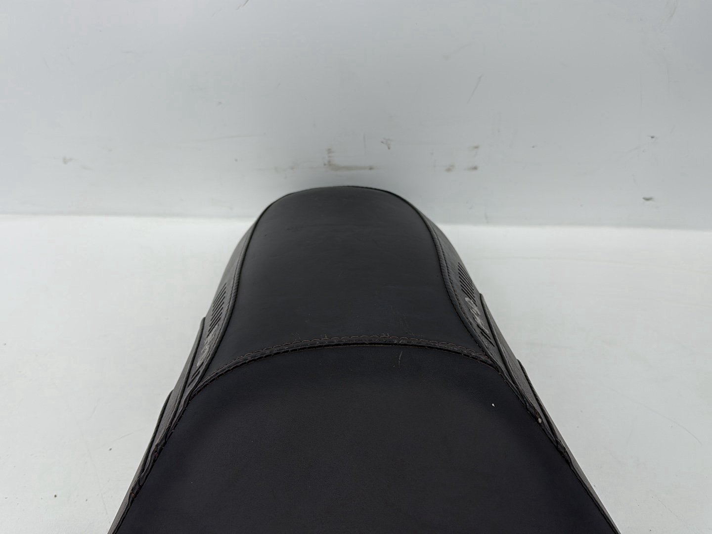 Harley-Davidson Misc  Passenger Rider Driver Seat Saddle 52000071