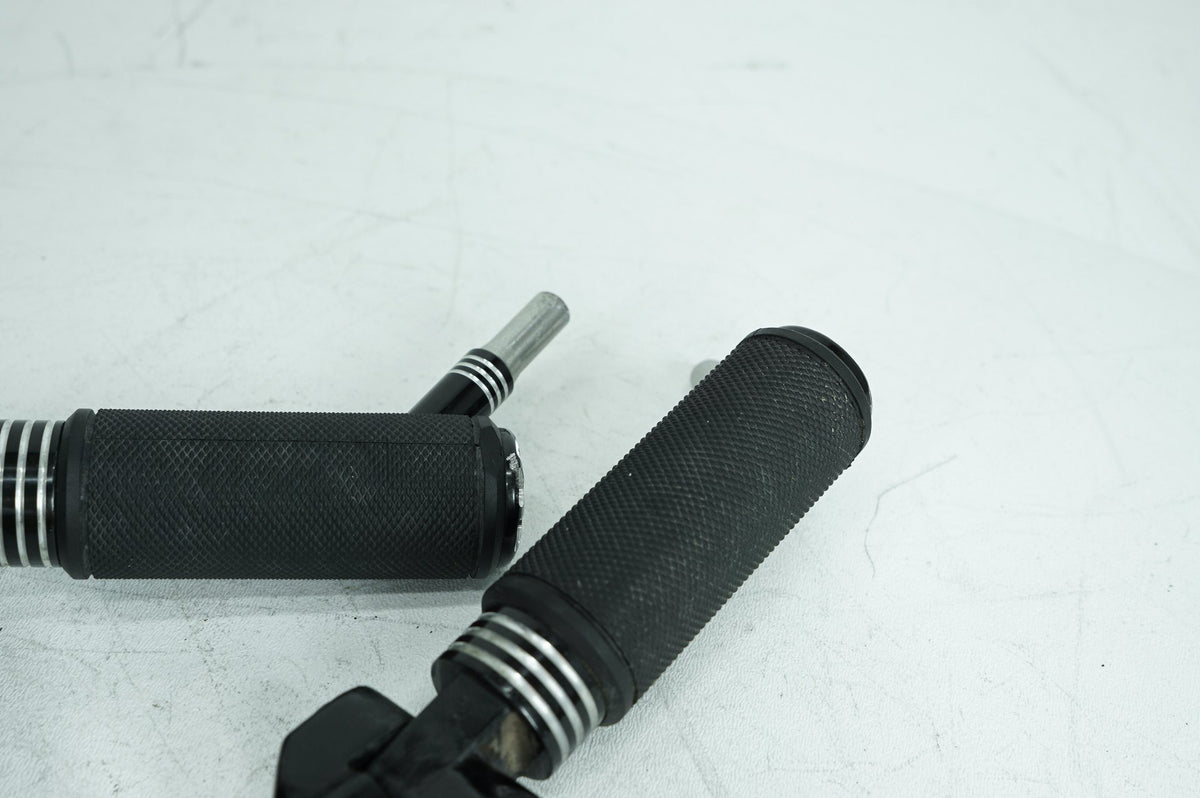 Front Right Left Highway Foot Pegs, Highway Foot Pegs, 2024, Harley-Davidson, Softail, Standard, FXST