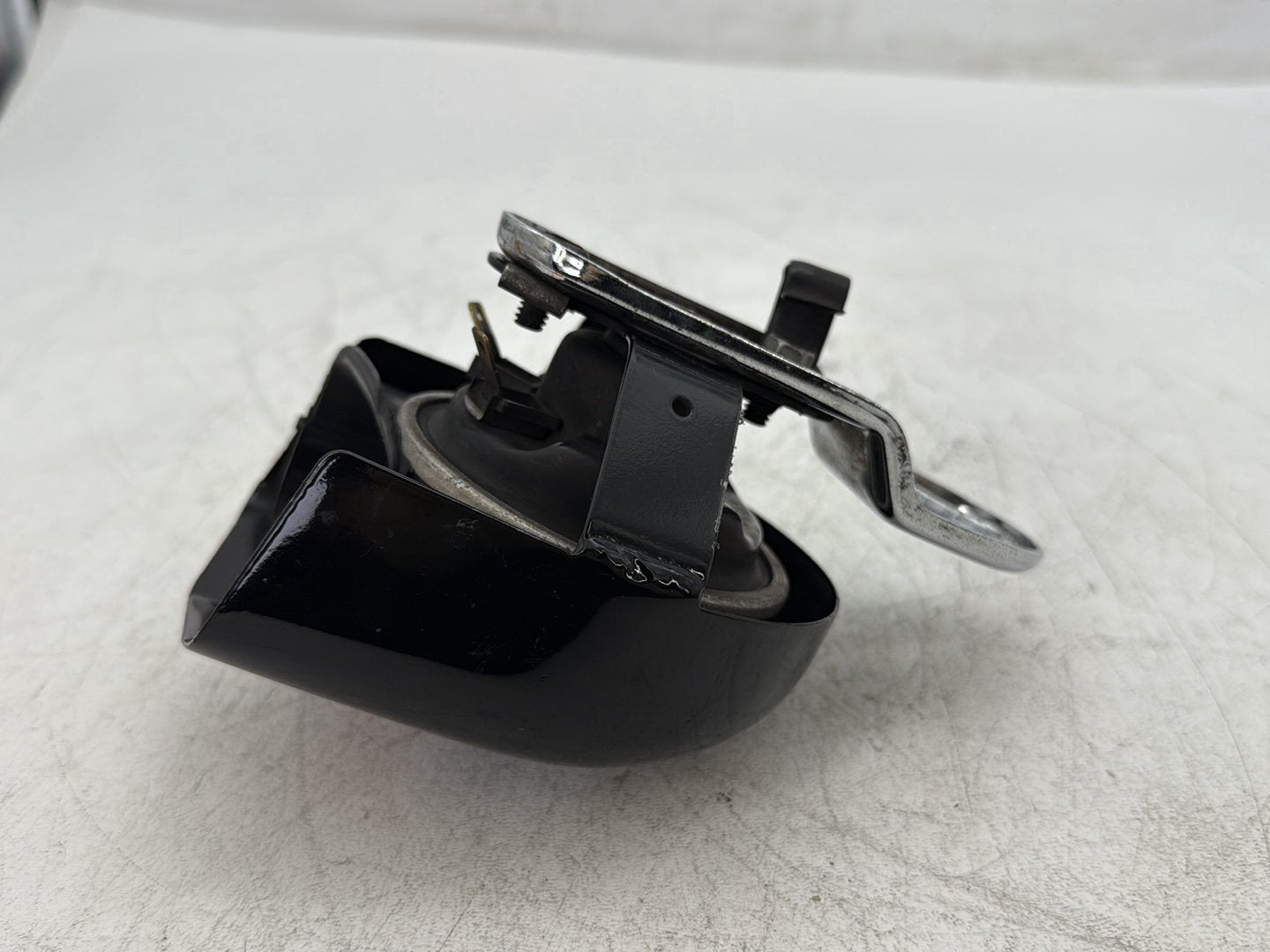1998 Harley Softail Custom FXSTC OEM Horn Signal Klaxon Chrome Cover